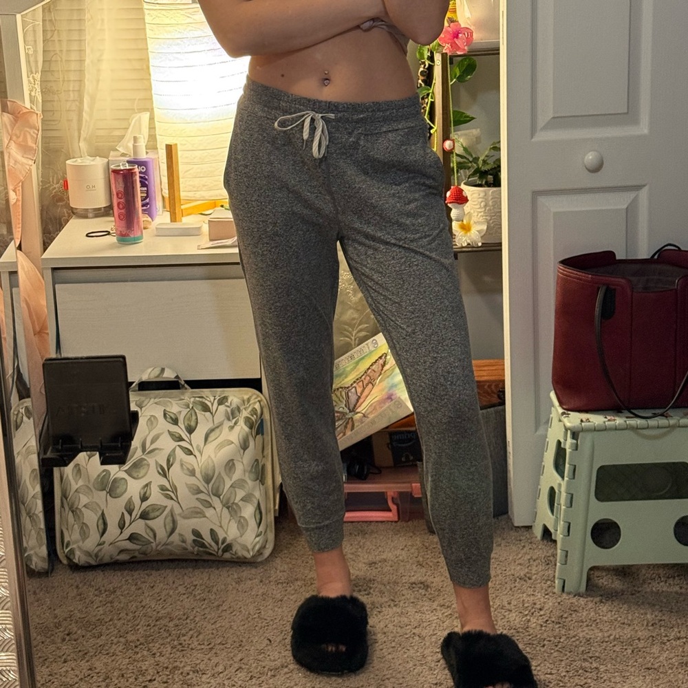Vuori Women's Grey Jogger Pants